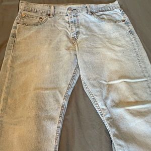 527 Levi’s Jeans. 33/32 light blue.